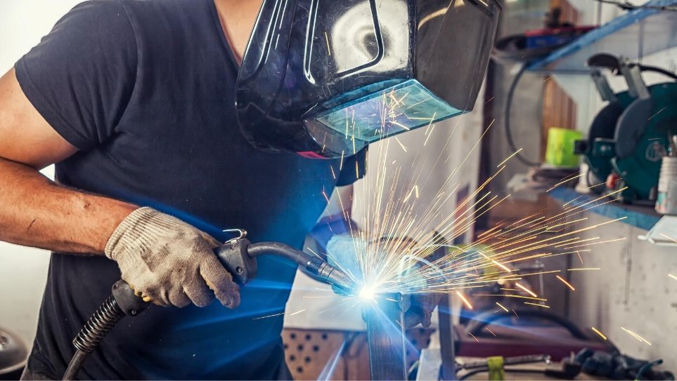 Accessoire de soudure. Atelier de tôlerie à Villeneuve-lès-maguelone