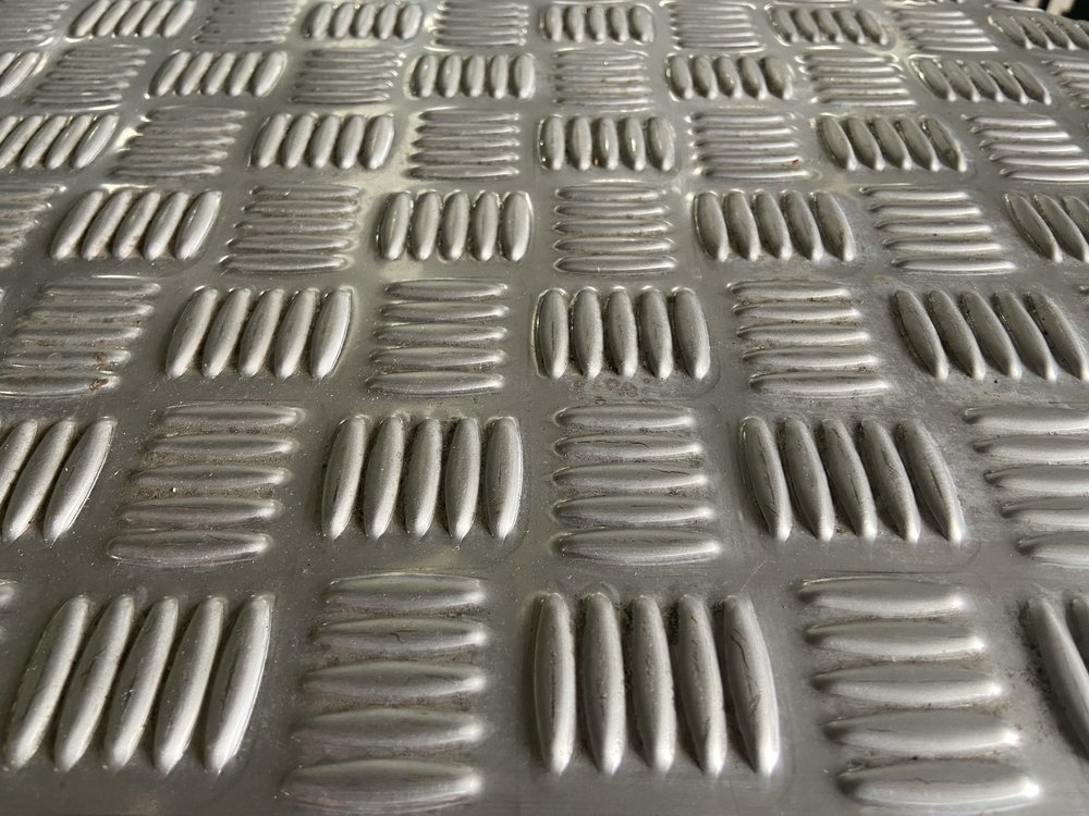 Tôle métallique. Atelier de tôlerie à Villeneuve-lès-maguelone